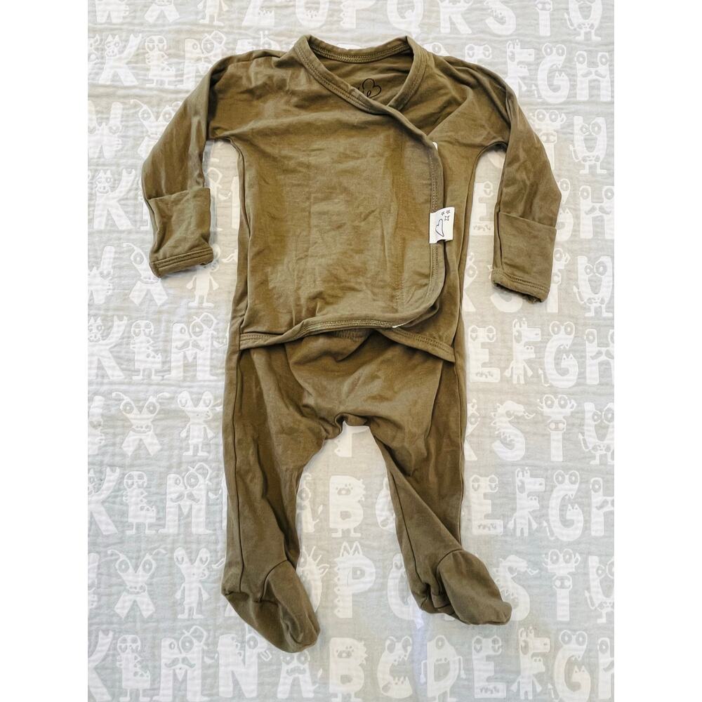 Bonzie 
skin to skin romper size 0 to 3 months